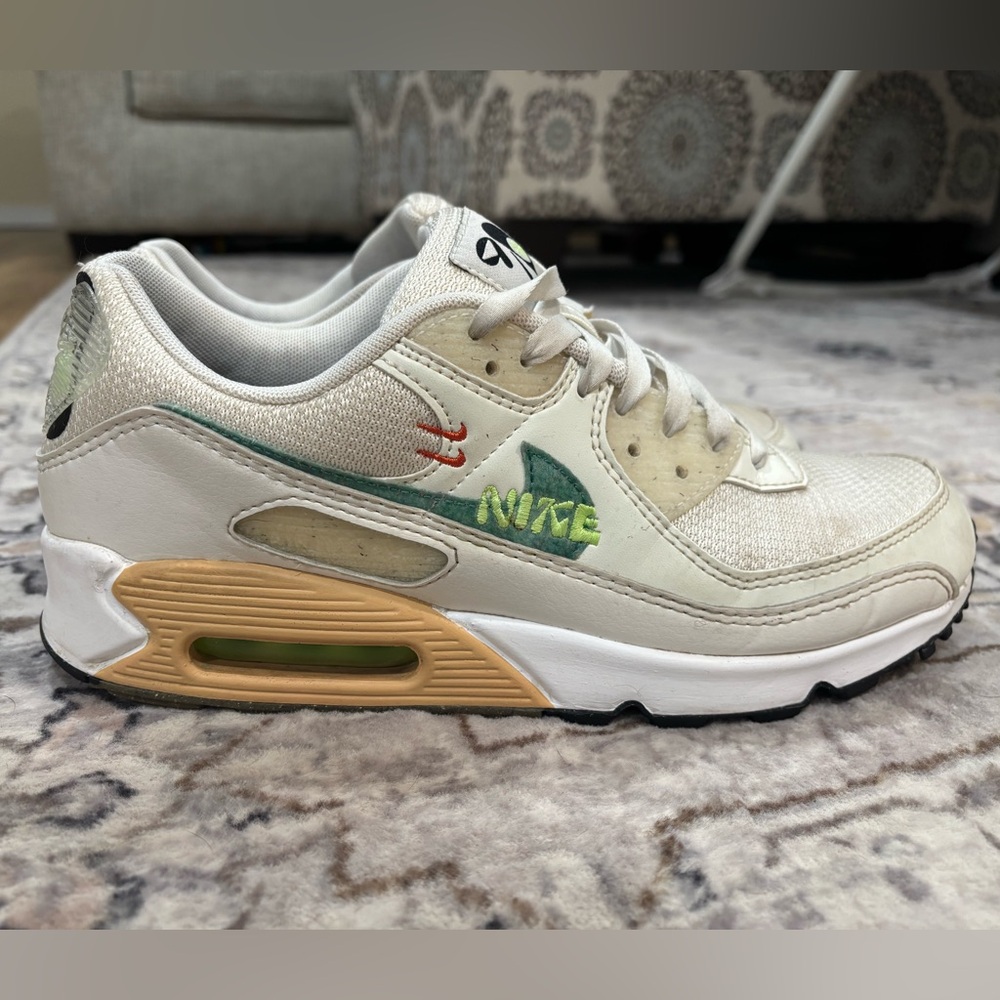 Nike Air Max 90 men’s 9.5/women’s 11
